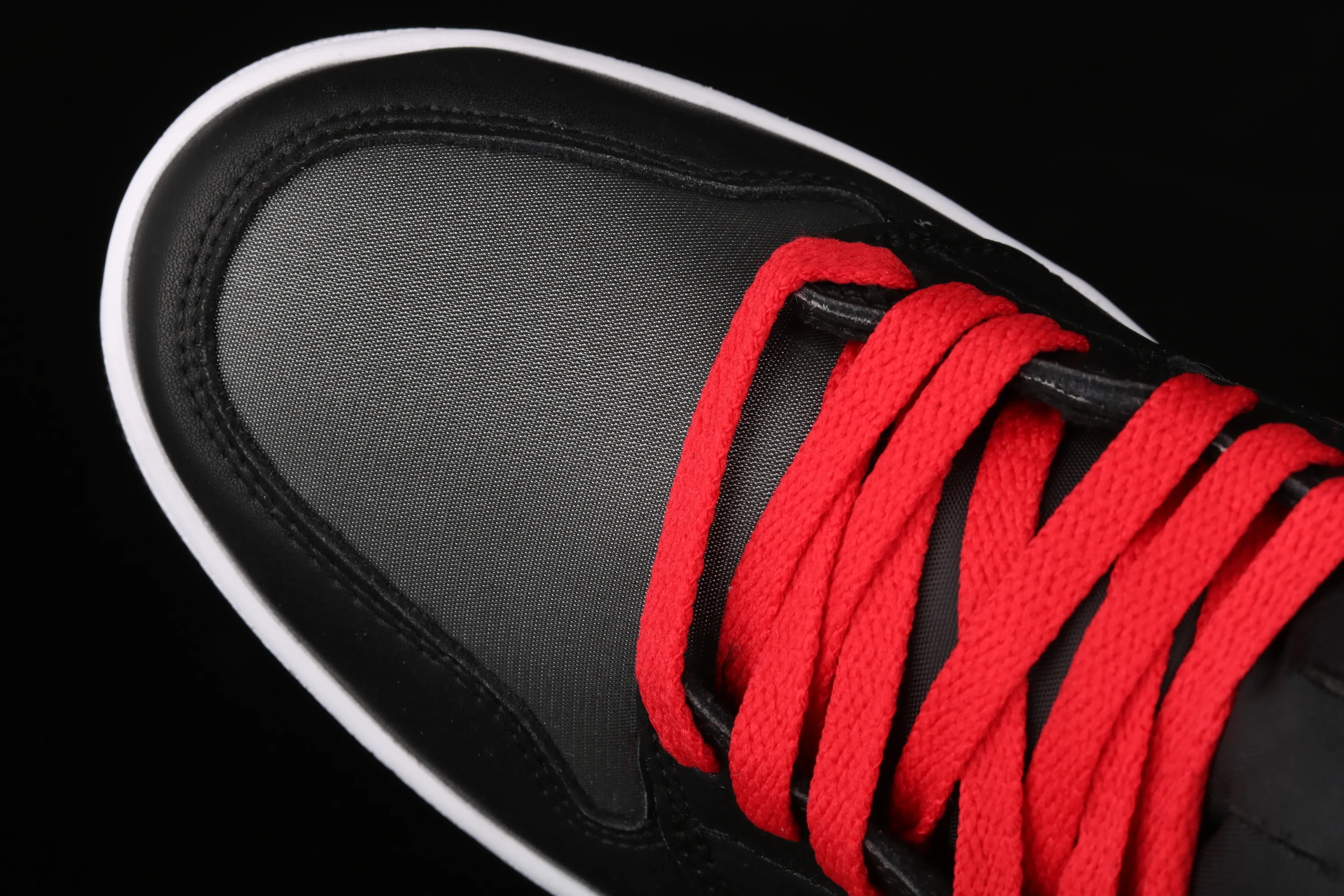 All categories Air Jordan Jordan series basketball shoes Air Jordan 1 High Air Jordan 1 Retro High OG AJ1 Joe 1 black and red silk high-top basketball shoes 555088-060